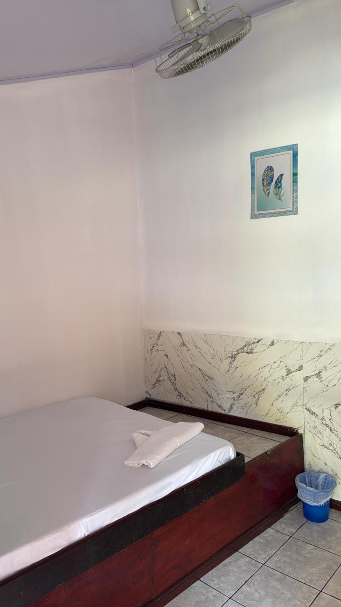 Costa Linda Art Hostel Manuel Antonio Eksteriør billede